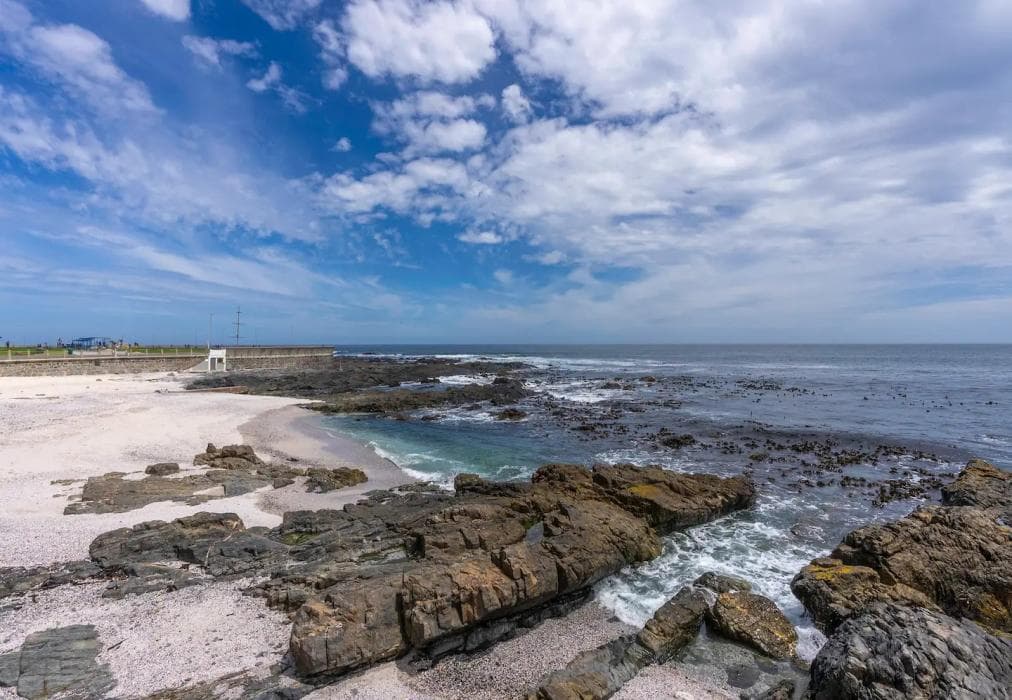 3 Bedroom Beachfront Shoreham Apartment