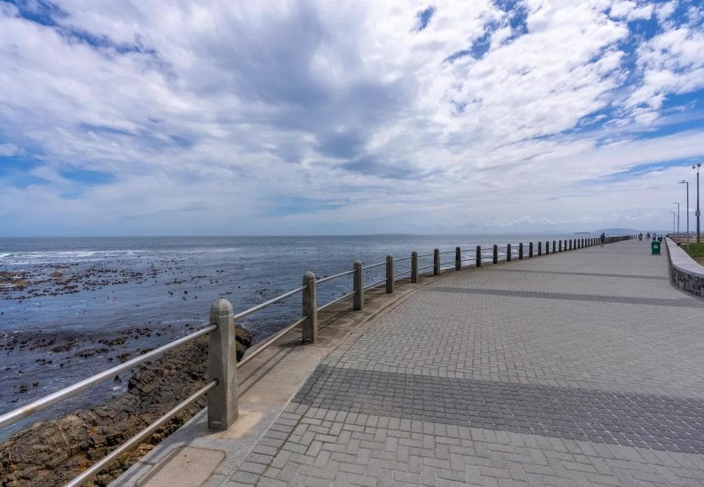 3 Bedroom Beachfront Shoreham Apartment