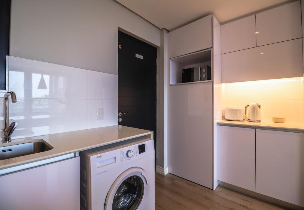 Sixteen on Bree 1425