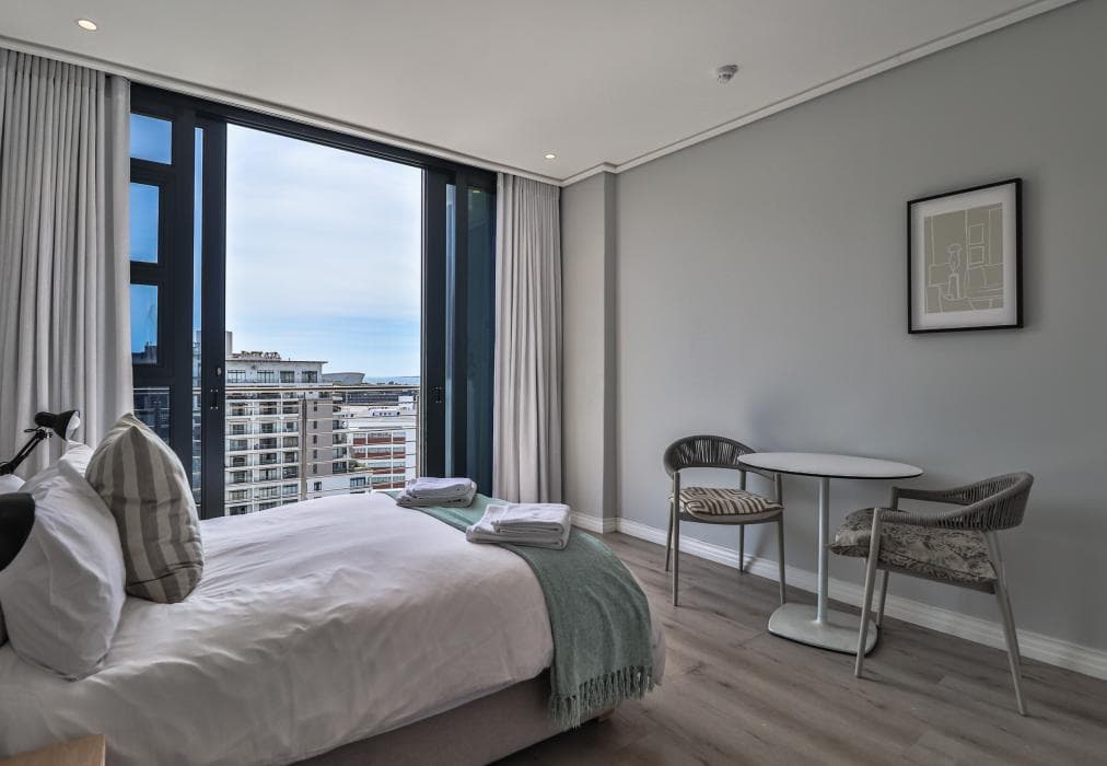 Sixteen on Bree 1425