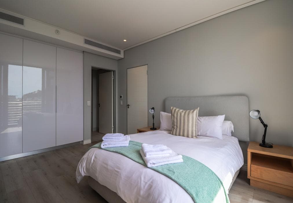 Sixteen on Bree 1425