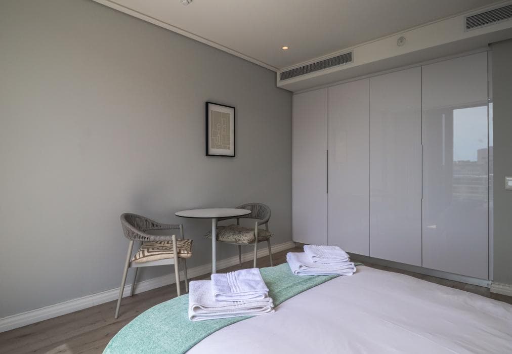 Sixteen on Bree 1425