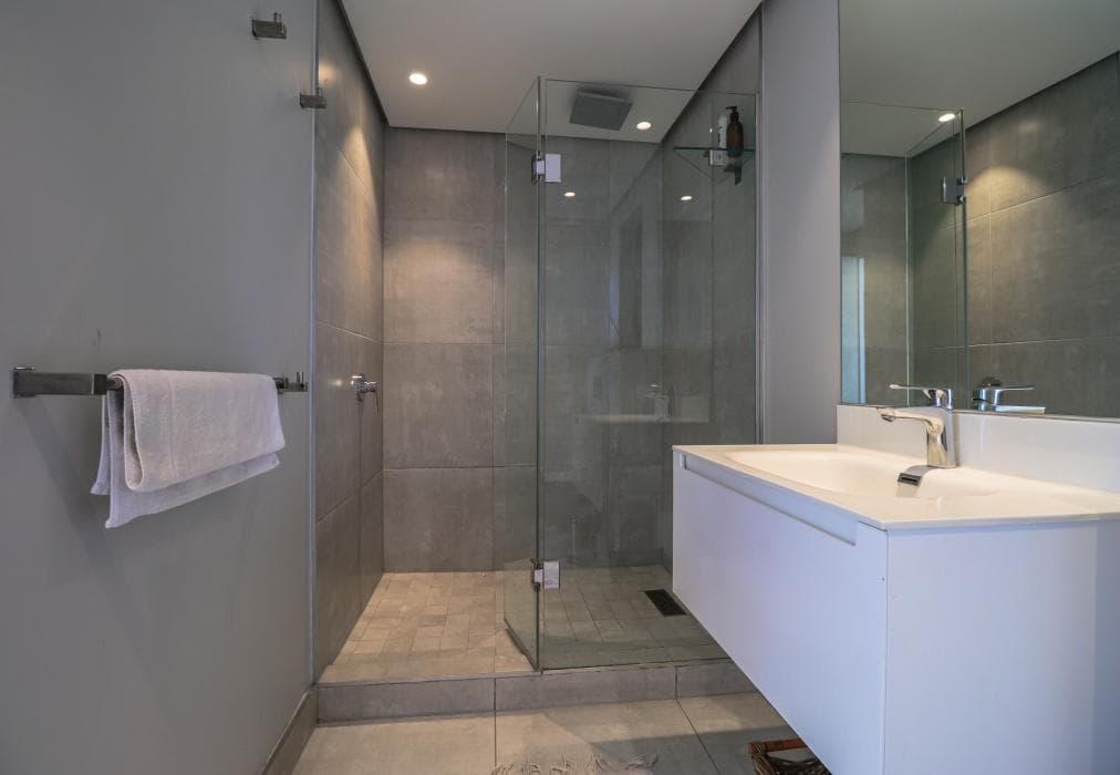 Sixteen on Bree 1425