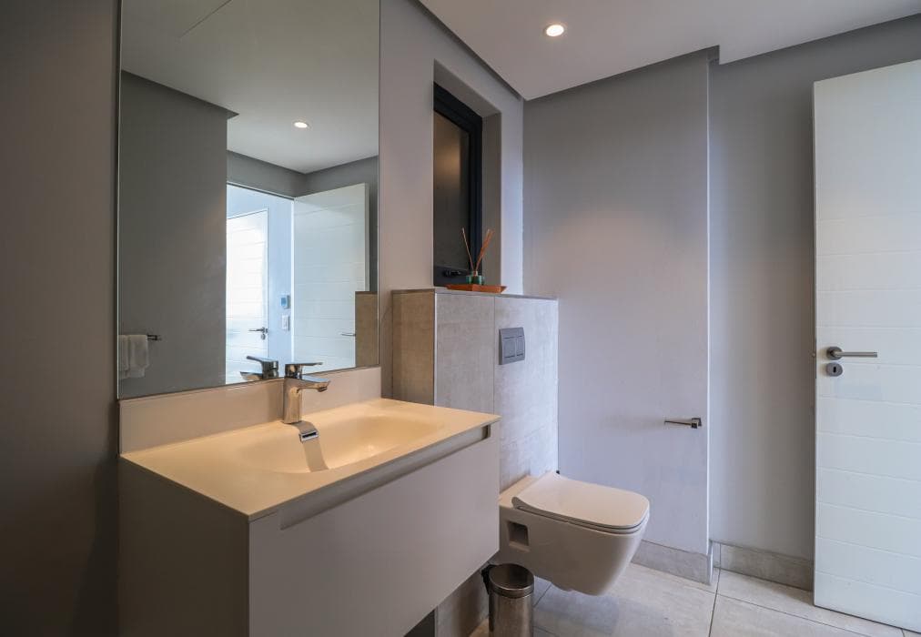 Sixteen on Bree 1425