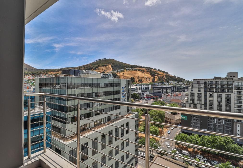 Sixteen on Bree 1425