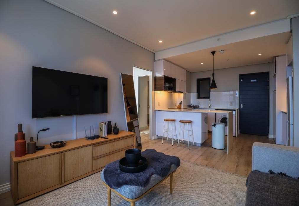 Sixteen on Bree 1425