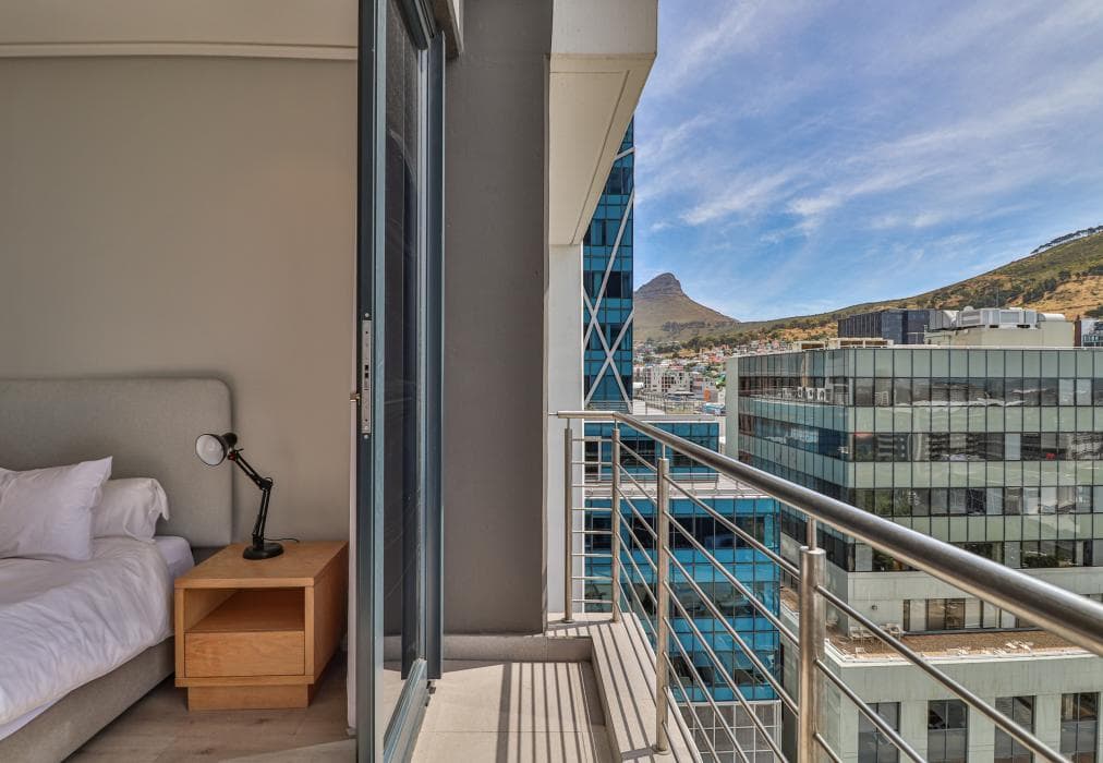 Sixteen on Bree 1425