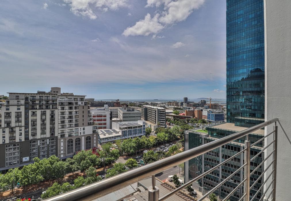 Sixteen on Bree 1425