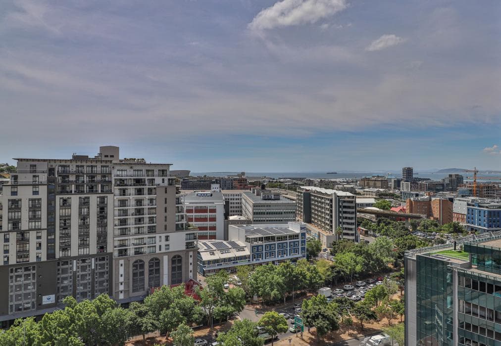 Sixteen on Bree 1425