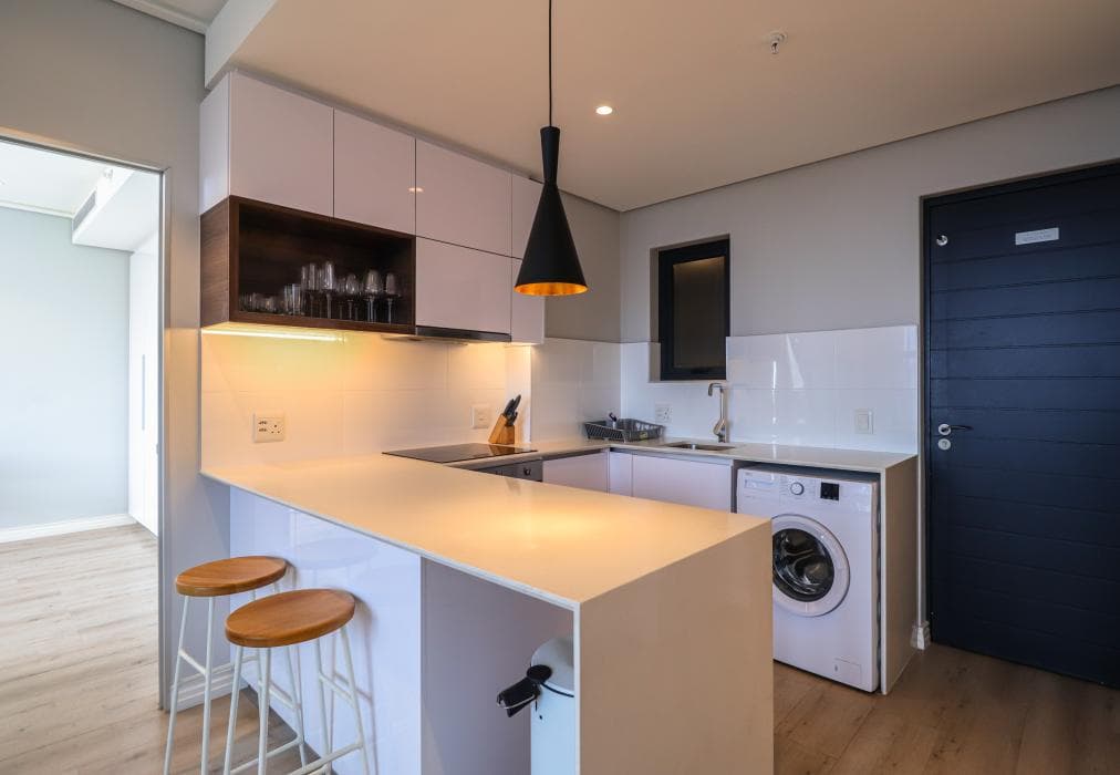 Sixteen on Bree 1425