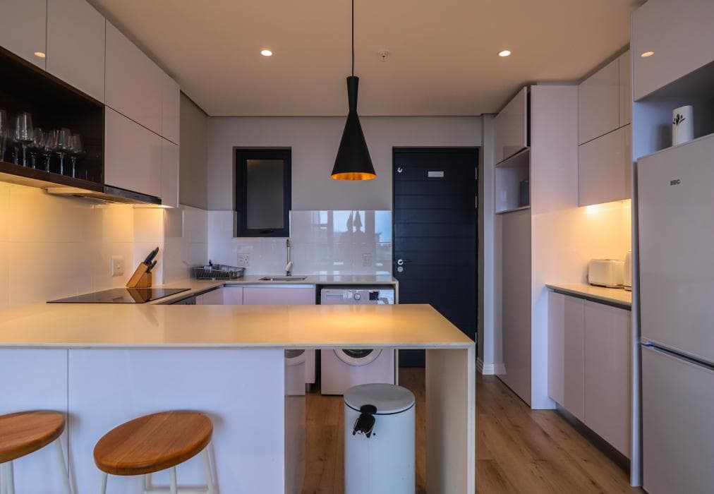 Sixteen on Bree 1425