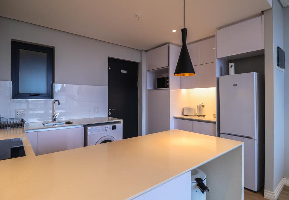 Sixteen on Bree 1425