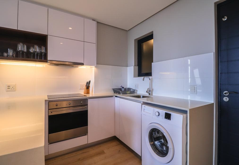 Sixteen on Bree 1425