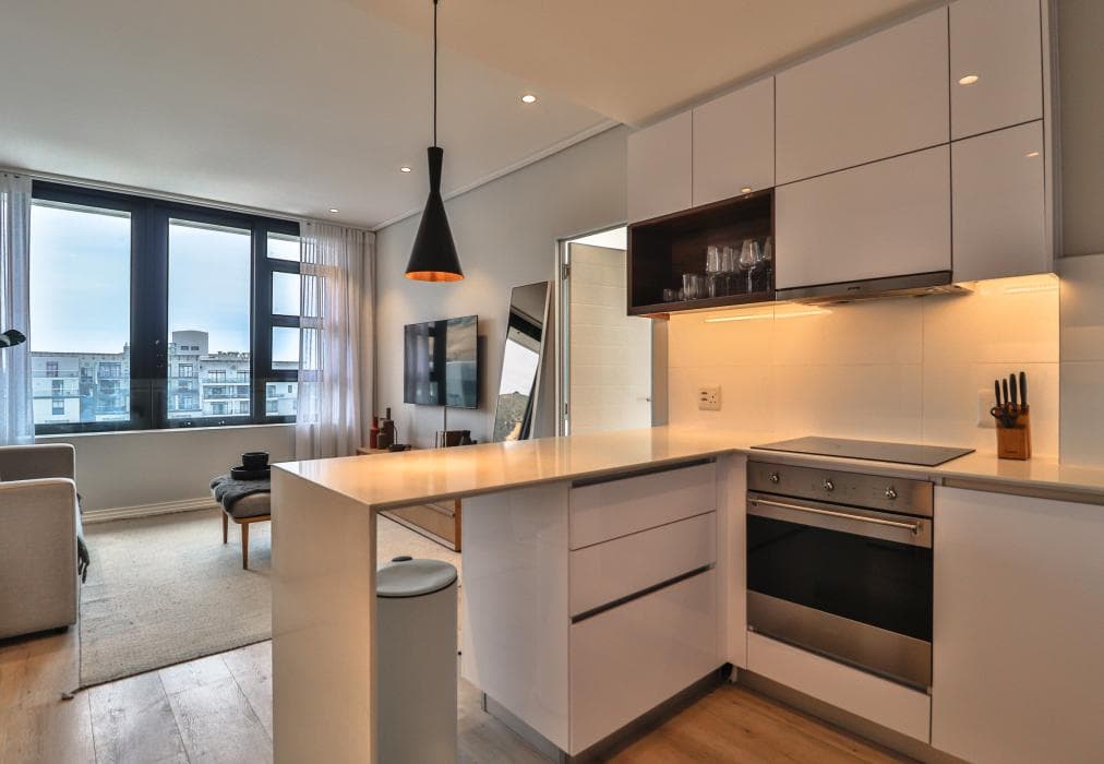 Sixteen on Bree 1425