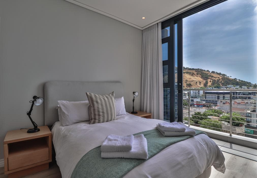 Sixteen on Bree 1425