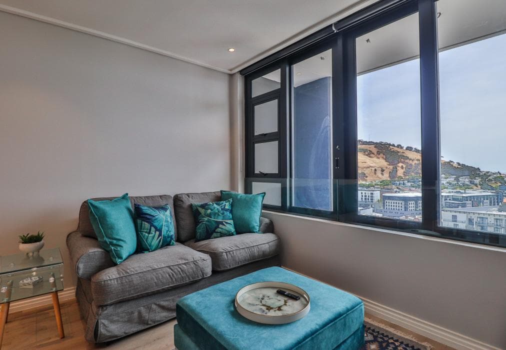 Sixteen on Bree 2015