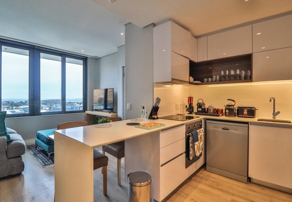 Sixteen on Bree 2015