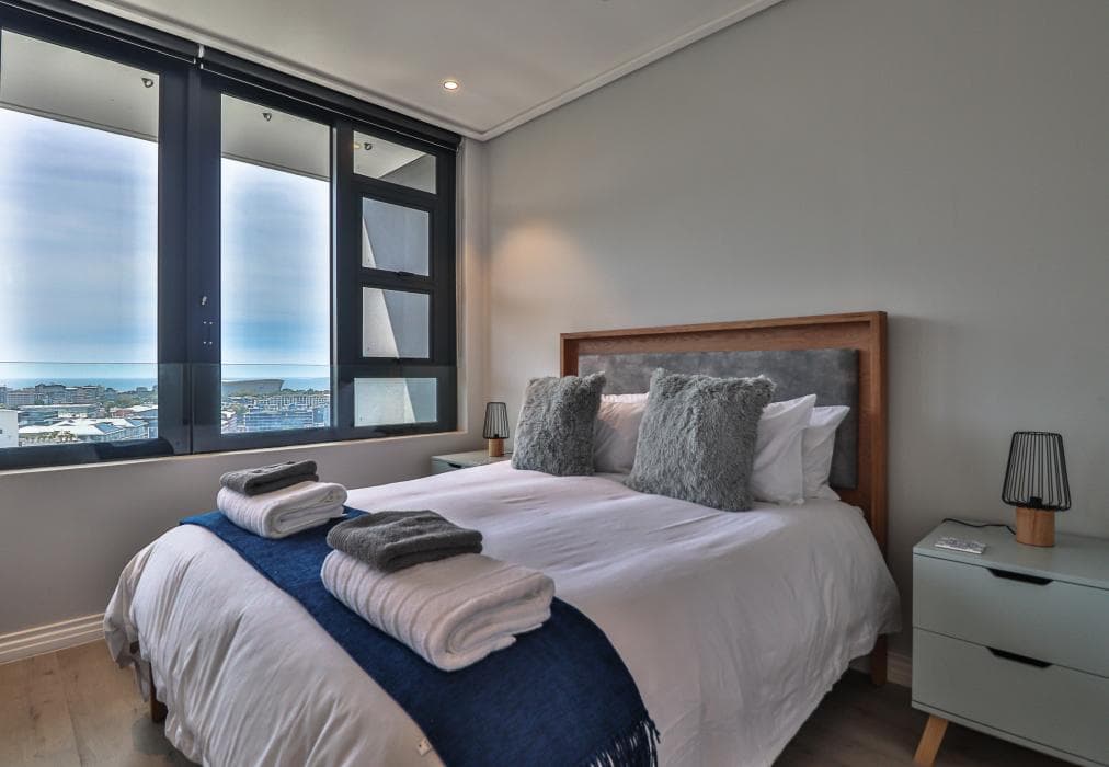 Sixteen on Bree 2015