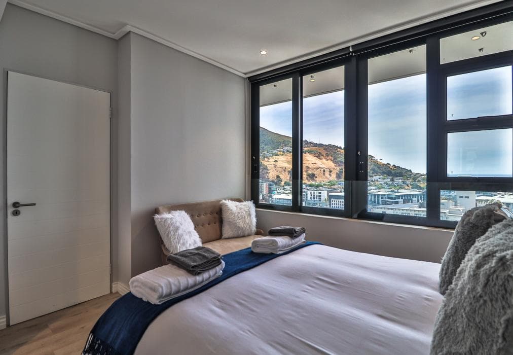 Sixteen on Bree 2015