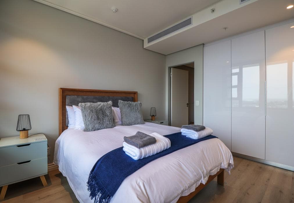 Sixteen on Bree 2015