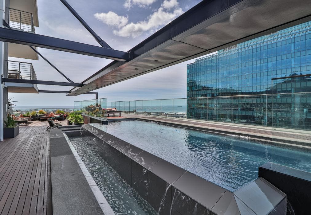 Sixteen on Bree 2015