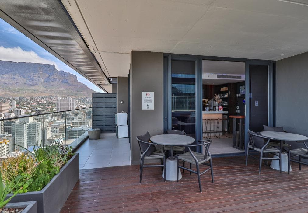 Sixteen on Bree 2015