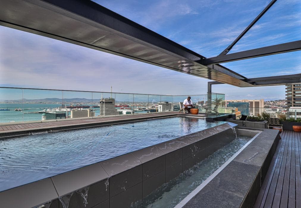 Sixteen on Bree 2015