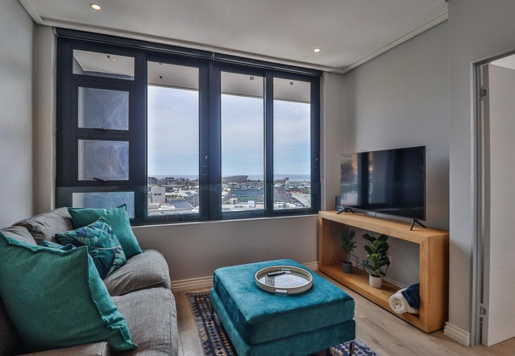 Sixteen on Bree 2015