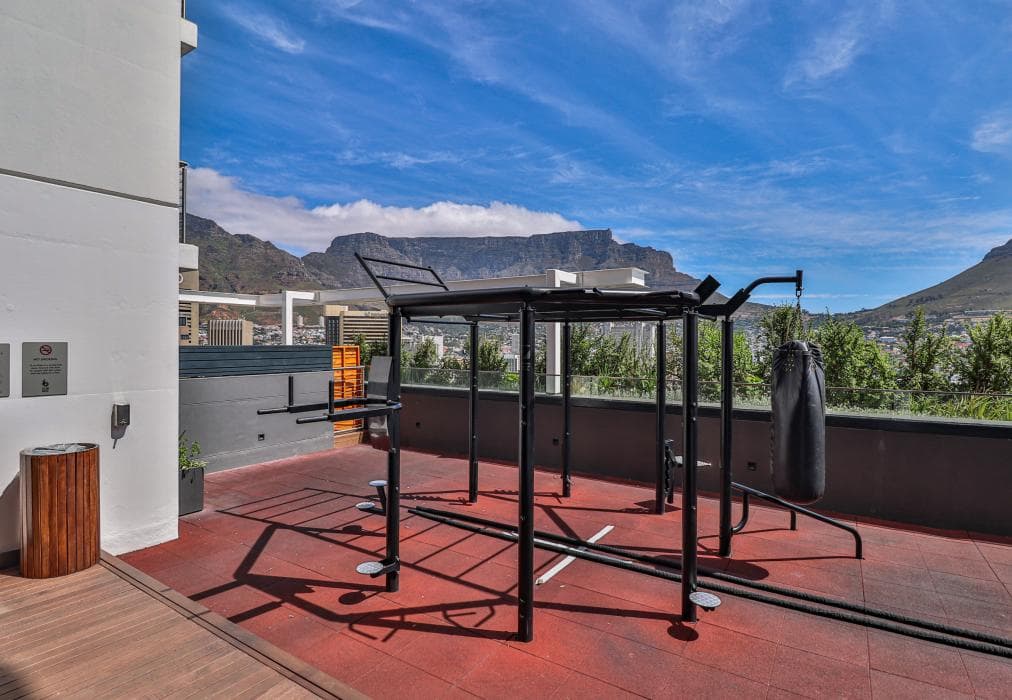 Sixteen on Bree 2015