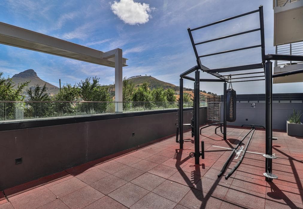 Sixteen on Bree 2015