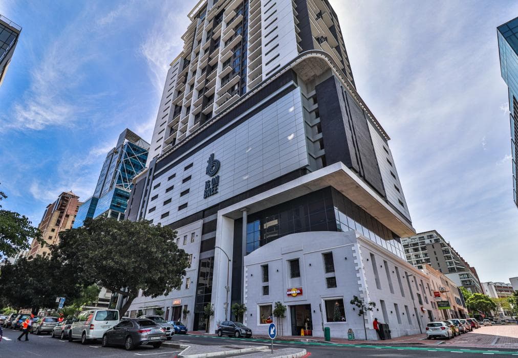 Sixteen on Bree 2015