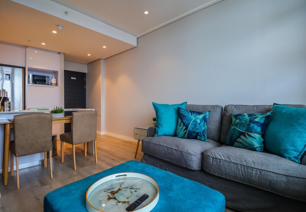 Sixteen on Bree 2015