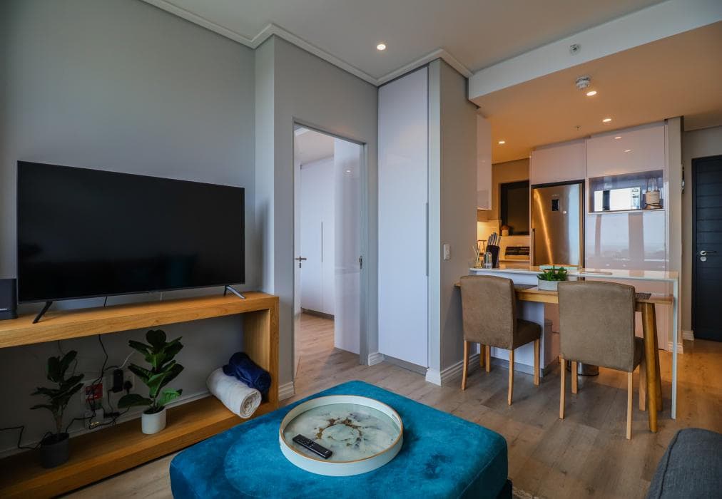 Sixteen on Bree 2015