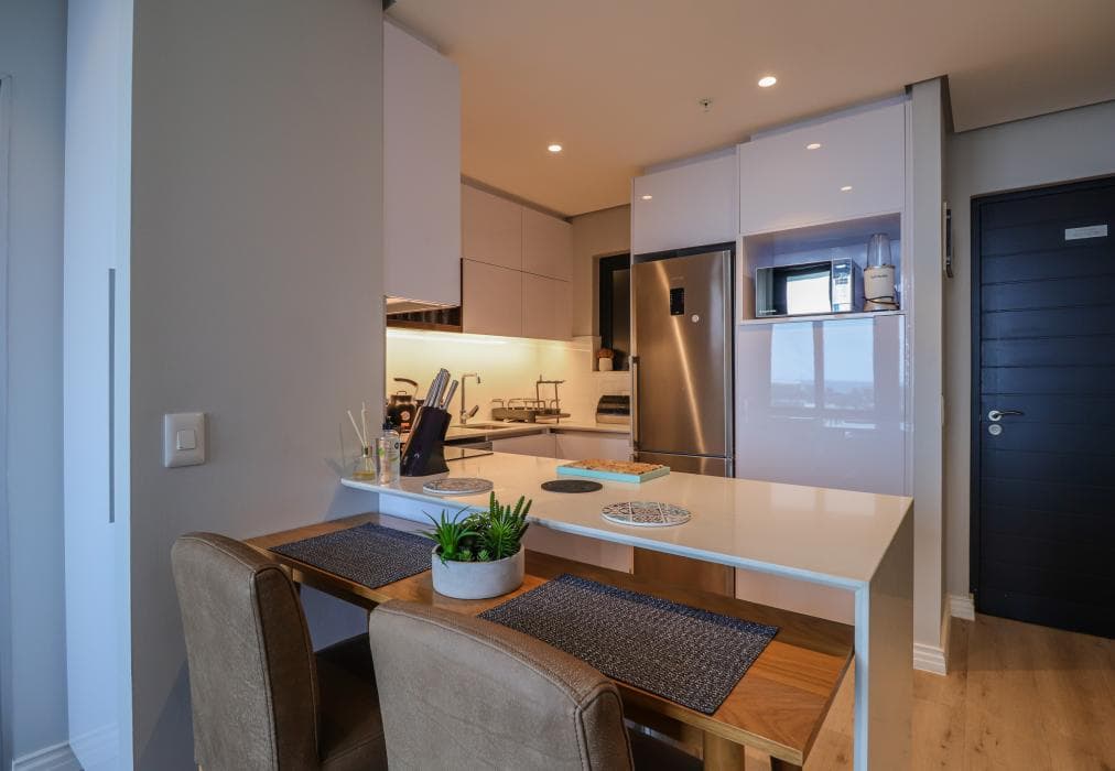 Sixteen on Bree 2015