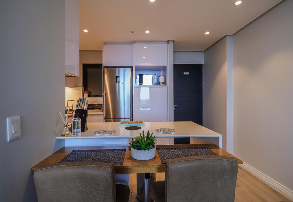 Sixteen on Bree 2015