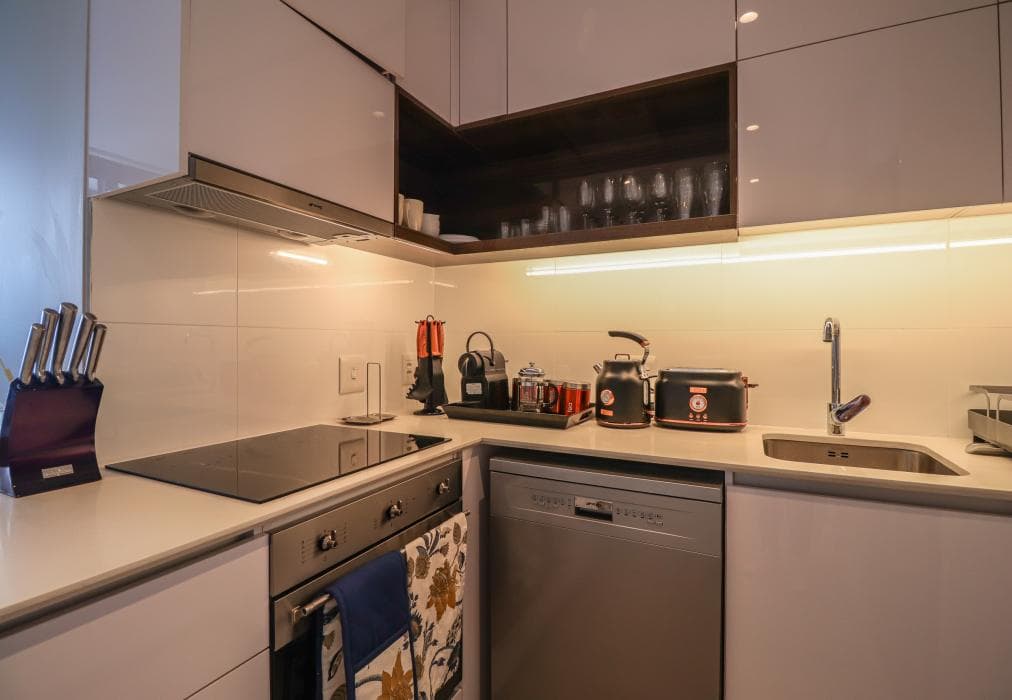 Sixteen on Bree 2015