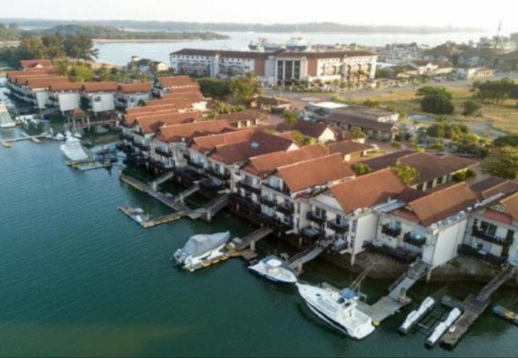 WaterfrontAccommodation