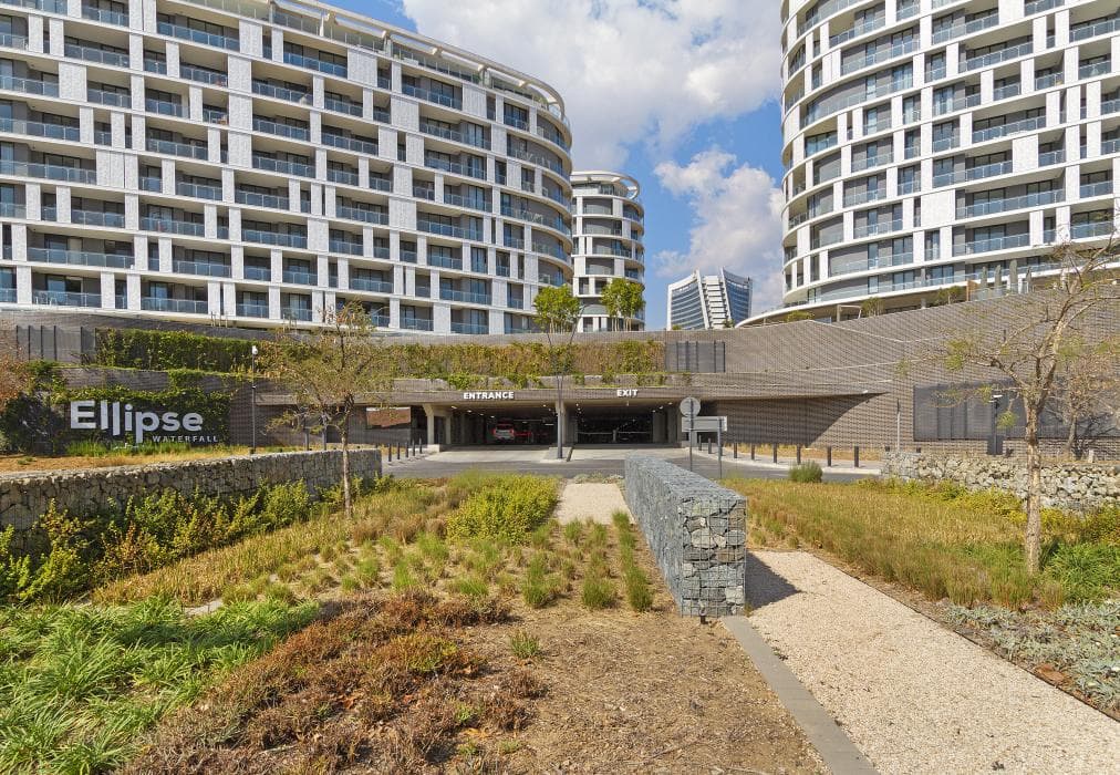 Ellipse Waterfall 3911