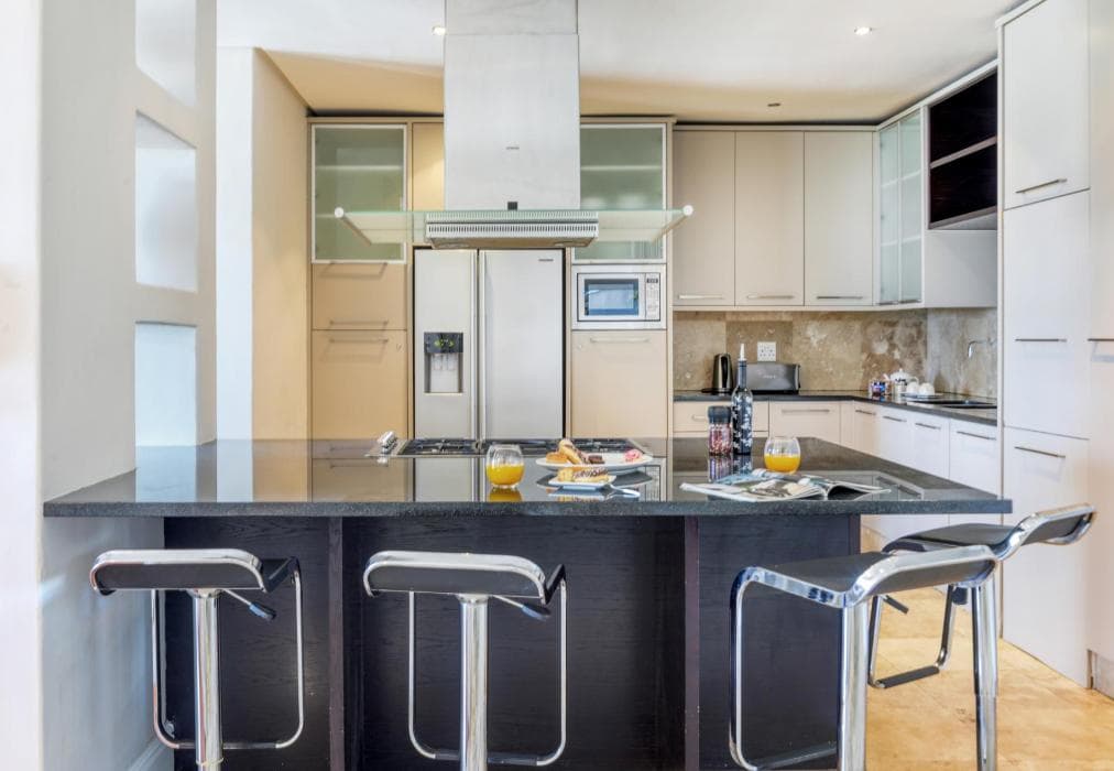 Bakoven Sunsets - Luxe Apt with Ocean Views