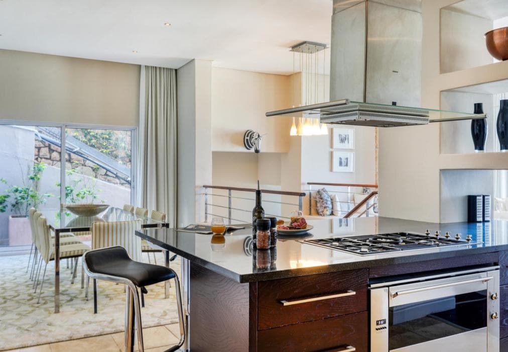 Bakoven Sunsets - Luxe Apt with Ocean Views