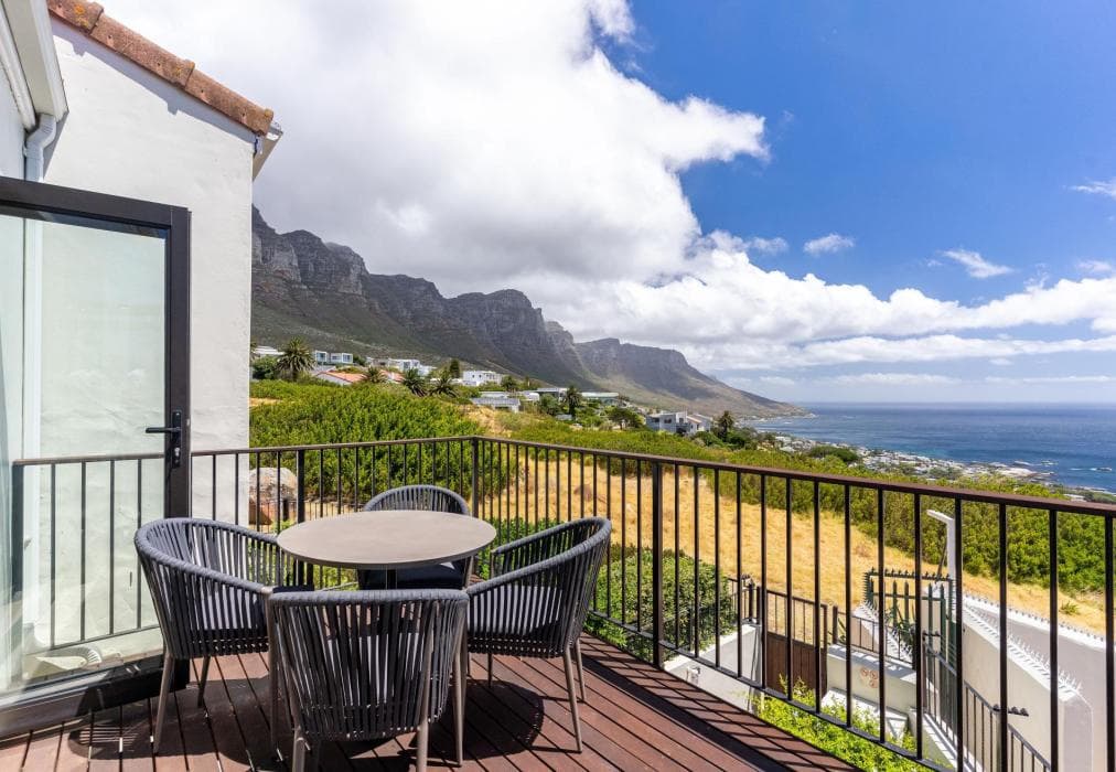 Camps Bay Nest - Townhouse with ocean views