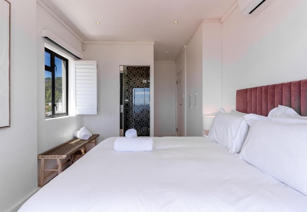 Camps Bay Nest - Townhouse with ocean views