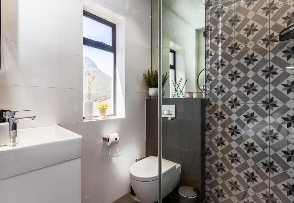 Camps Bay Nest - Townhouse with ocean views