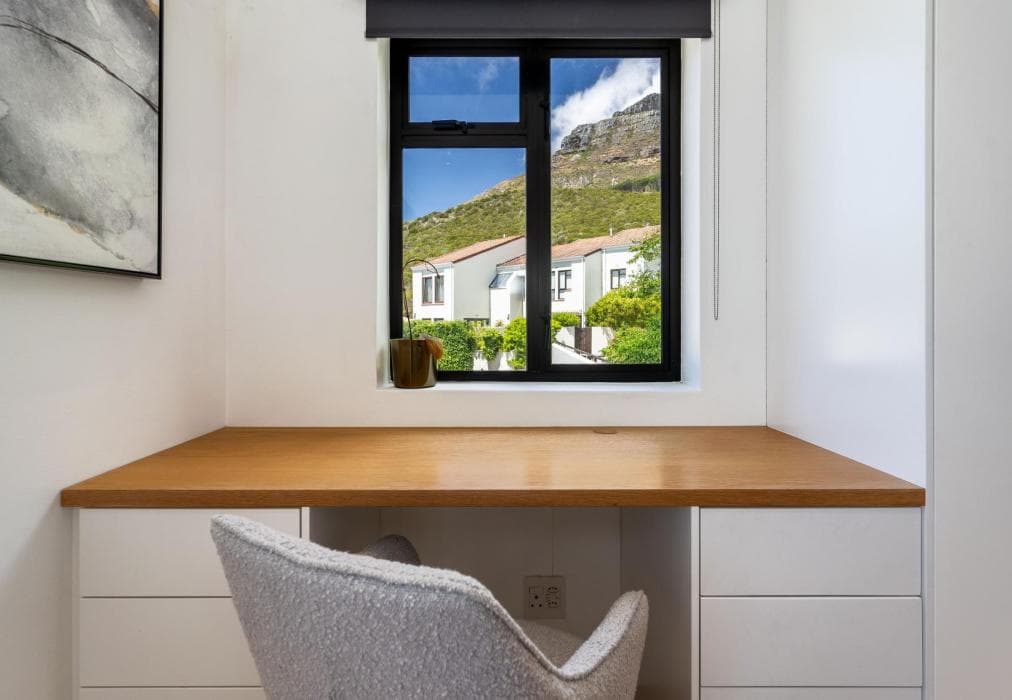 Camps Bay Nest - Townhouse with ocean views