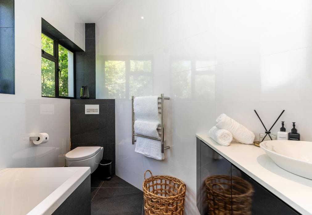 Camps Bay Nest - Townhouse with ocean views