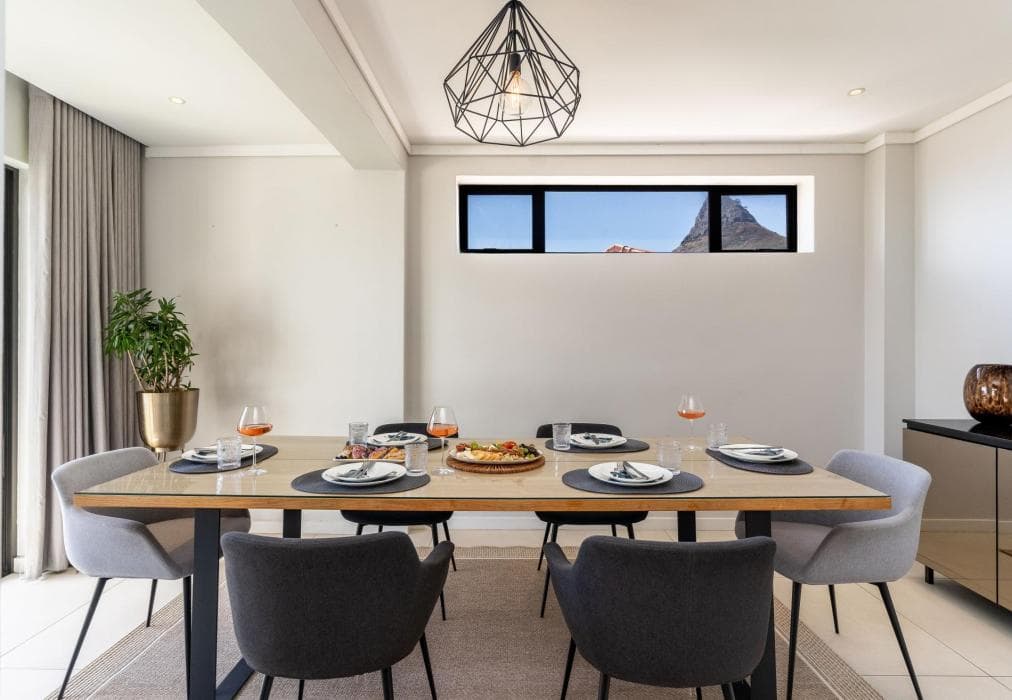 Camps Bay Nest - Townhouse with ocean views