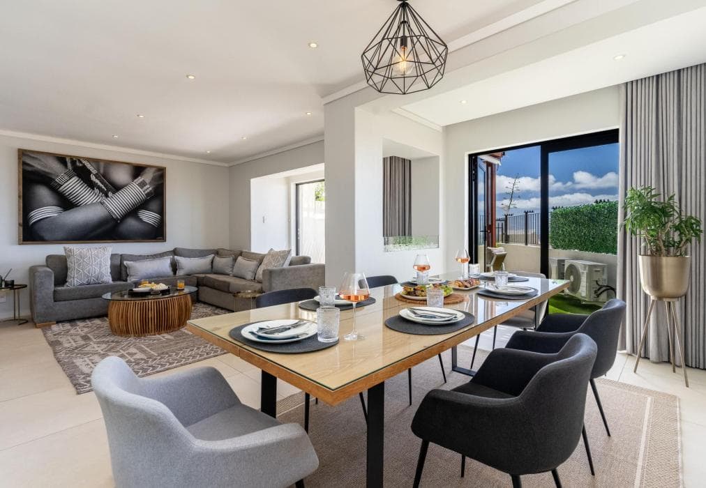 Camps Bay Nest - Townhouse with ocean views