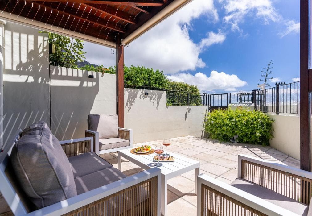 Camps Bay Nest - Townhouse with ocean views