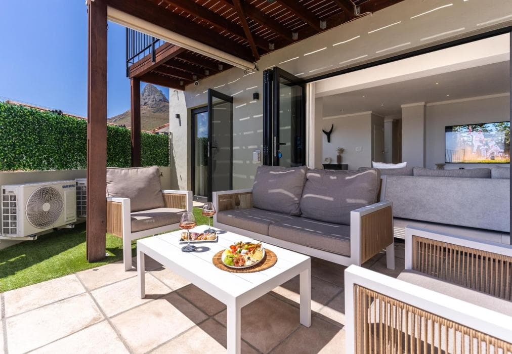 Camps Bay Nest - Townhouse with ocean views