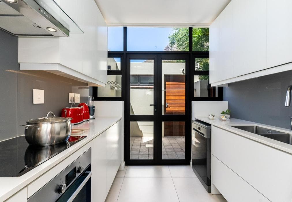 Camps Bay Nest - Townhouse with ocean views